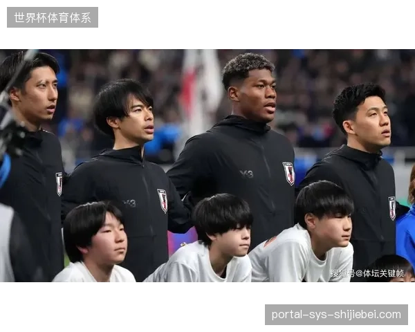 日本队主力后卫线均来自欧洲，高水平联赛的历练加速防线默契形成